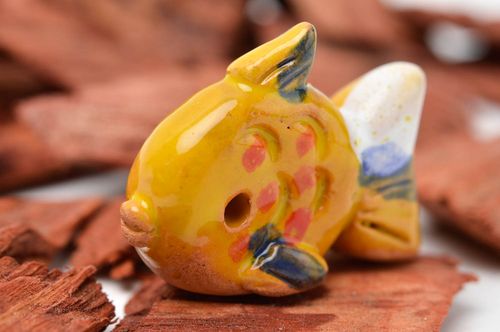 Фигурка из глины кулон ручной работы подарок и сувенир желтая рыбка милая - MADEheart.com