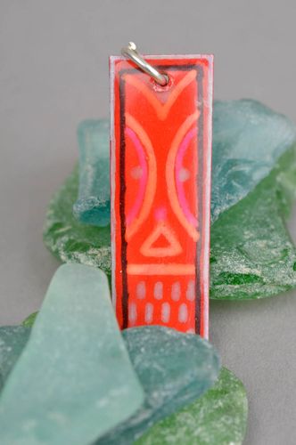 Colgante artesanal con ornamentos rojos accesorio para mujer bisutería artesanal - MADEheart.com