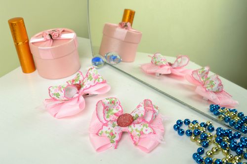 Pink bow hair clips for little girl - MADEheart.com