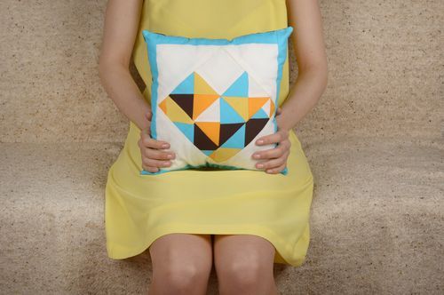 Grelles Sofa Kissen handmade Wohnzimmer Deko Wohn Accessoire mit Muster - MADEheart.com