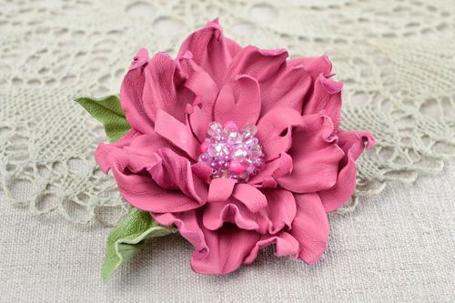 Handmade Schmuck Blumen Brosche Accessoire für Frauen Mode Schmuck zart rosa - MADEheart.com