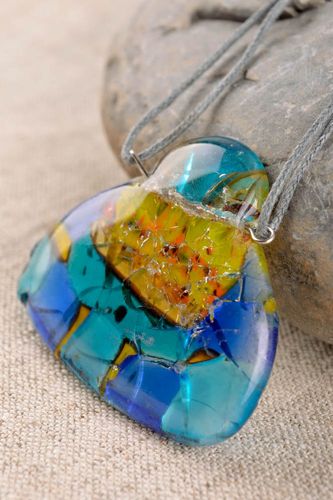 Pendentif en verre fusing Bijou fait main bleu-jaune sur cordons Cadeau femme - MADEheart.com