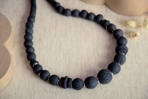 Collar hecho a mano de cuentas de arcilla bisutería fina accesorio para mujer - MADEheart.com