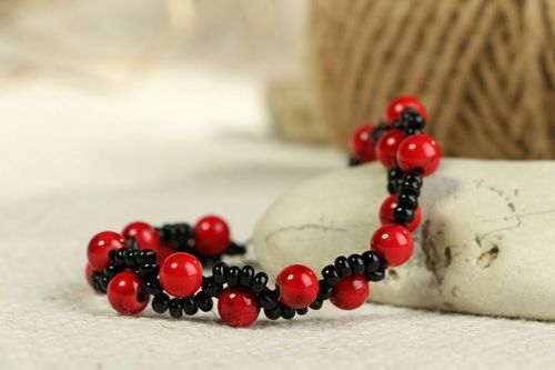 Pulseira de coral e contas - MADEheart.com