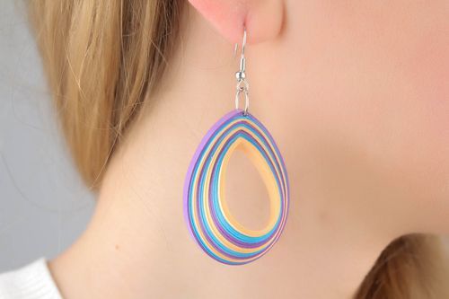 Paper earring made using quilling technique - MADEheart.com
