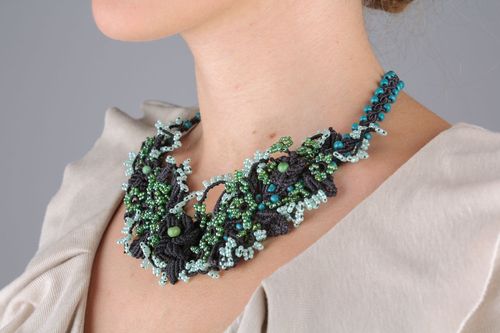 Colar na técnica de macramê - MADEheart.com