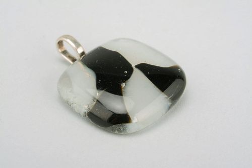 Pingente de vidro em técnica de fusão Preto e branco - MADEheart.com