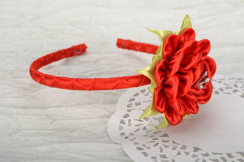 Cerceau à cheveux rouge avec grande fleur  - MADEheart.com