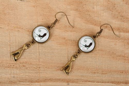 Boucles doreilles chats Bijou fait main en métal et verre longues Cadeau femme - MADEheart.com