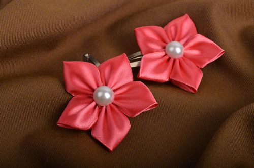 Ganchos con flores rojas artesanales complementos para peinados regalo original - MADEheart.com