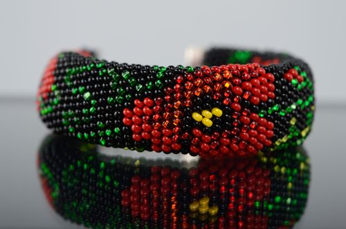 Massives Armband aus Glasperlen Mohnblumen - MADEheart.com