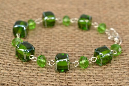 Bracelet en verre et cristal vert fait main  - MADEheart.com