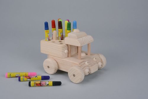 Car-stand made ​​of wood - MADEheart.com