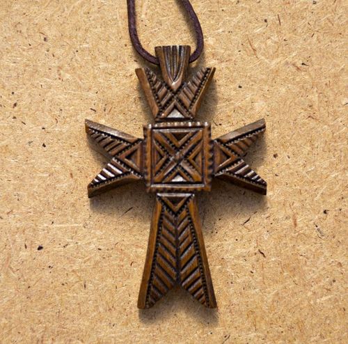 Изящный деревянный крестик - MADEheart.com