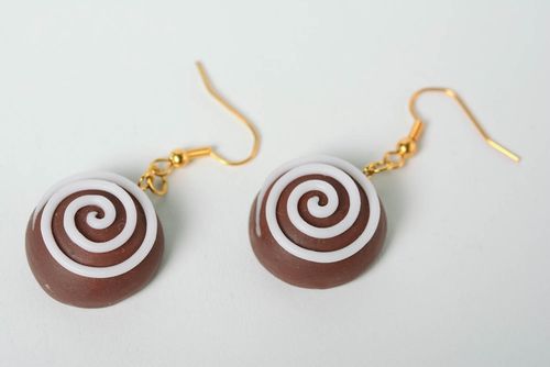 Pendientes de arcilla polimérica hechos a mano pasteles de chocolate - MADEheart.com