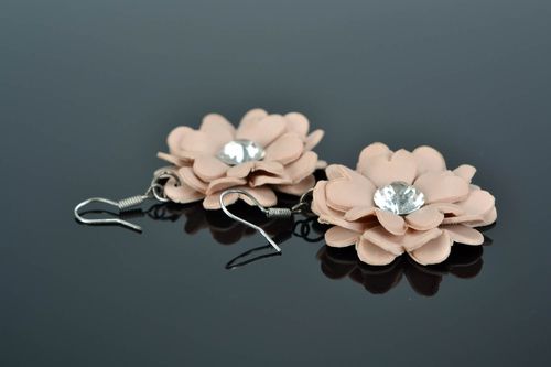 Polymer clay earrings in the shape of flowers - MADEheart.com