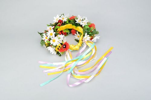 Ghirlanda con fiori artificiali fatta a mano accessorio originale da donna - MADEheart.com