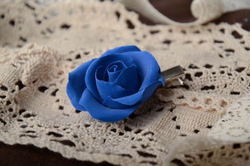 Blaue elegante handgemachte Haarnadel aus Polymerton Rosa klein - MADEheart.com
