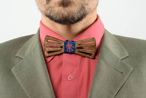 Unusual wooden bow tie East - MADEheart.com
