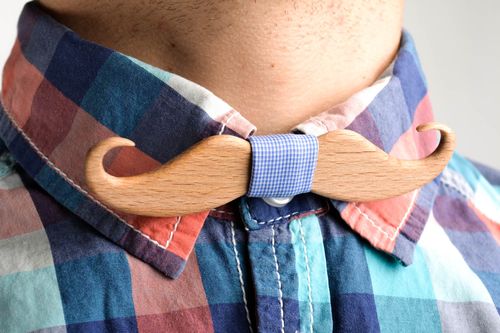 Cravatta a farfalla in legno fatta a mano papillon uomo accessorio artigianale - MADEheart.com