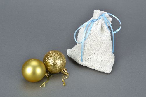 Маленький вязаный мешочек для подарков - MADEheart.com