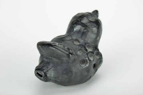 Silbato  hecho a mano en cerámica negra y ahumada - MADEheart.com