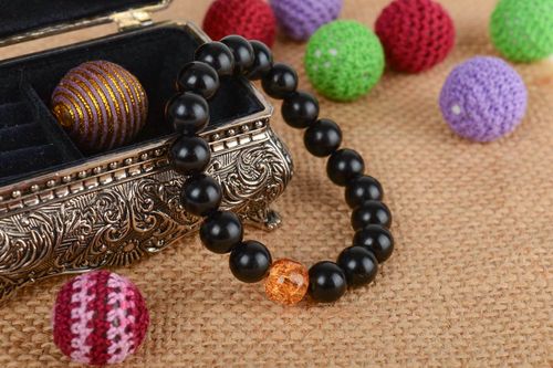 Bracelet fait main noir avec perles en céramique et verre vénitien accessoire - MADEheart.com