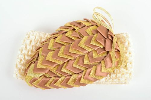 Handgemachter Schmuck in Beige Haar Band originelles Geschenk für Mädchen - MADEheart.com