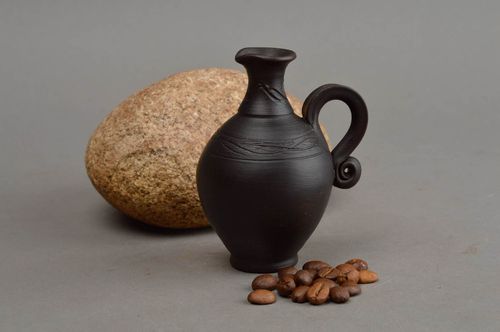 Глиняная ваза ручной работы в виде маленького кувшинчика красивая темная - MADEheart.com