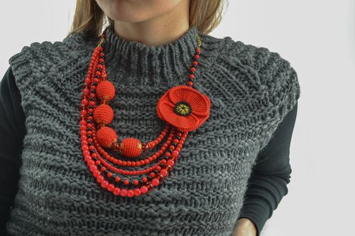 Collier tricoté fait main original rouge - MADEheart.com