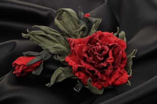 Massive originelle handmade Blumen Brosche aus Leder in Form einer Rose - MADEheart.com