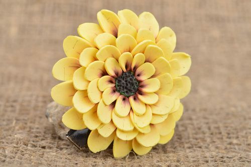 Pinza de pelo con flores de arcilla polimérica artesanal mediana Gerbera - MADEheart.com