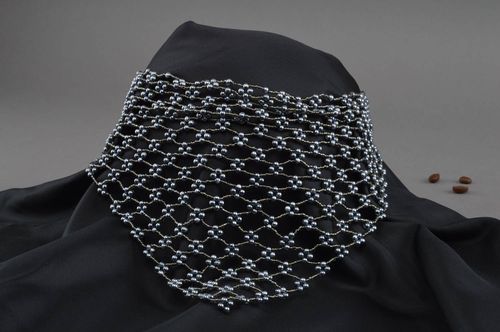 Collier en perles de rocailles fait main en forme de fichu couleur danthracite - MADEheart.com