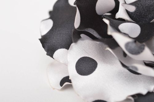 Barrette cheveux fait main Broche fleur en satin universel Accessoire femme - MADEheart.com