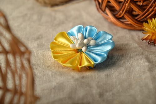Fermaglio per capelli fatto a mano accessorio da donna con tecnica kanzashi - MADEheart.com