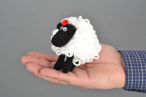 Black-and-white sheep - MADEheart.com