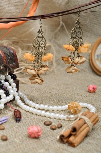 Pendientes originales con flores de tela hechos a mano para mujeres bonitos - MADEheart.com