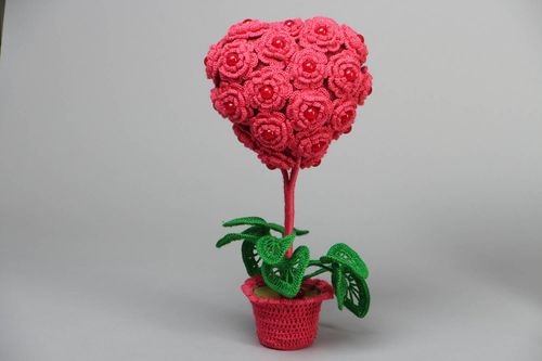 Heart-shaped crochet decorative tree  - MADEheart.com