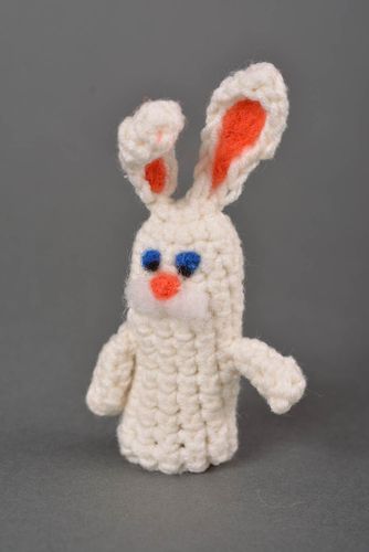Marionnette doigt tricot Jouet fait main lapin blanc Cadeau pour enfant - MADEheart.com