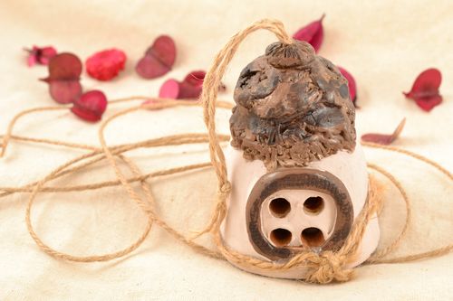 Dekoratives Glöckchen aus Ton Haus - MADEheart.com