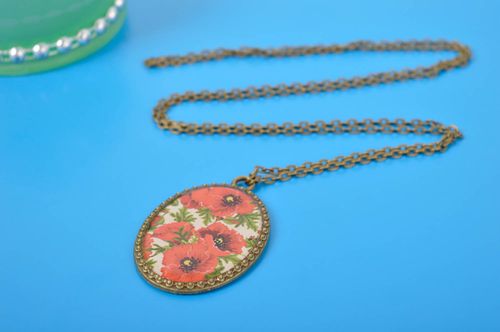 Colgante hecho a mano ovalado bisutería para mujer accesorio de moda Amapolas - MADEheart.com