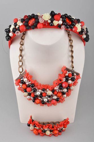 Set of cute handmade jewelry with beads necklace bracelet and hairband - MADEheart.com