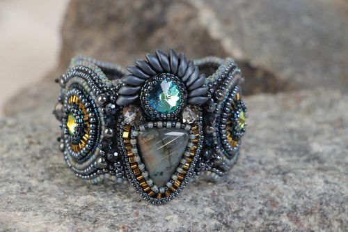 Damen breites Armband aus Glasperlen bereit schön einzigartig toll handgefertigt - MADEheart.com