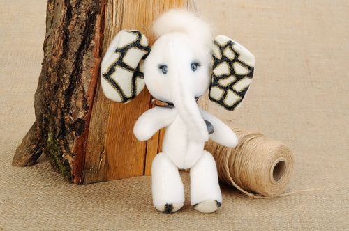 Brinquedo de velo Elefanta branca - MADEheart.com