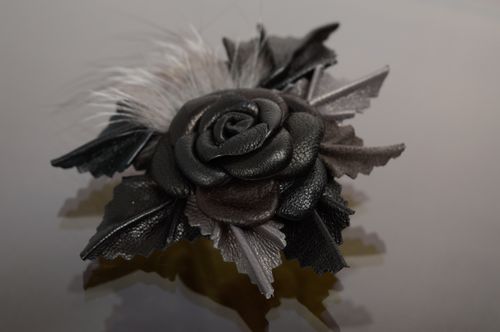 Брошь заколка в виде цветка черная  - MADEheart.com
