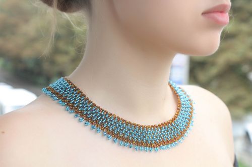 Collar de abalorios de color azul  - MADEheart.com