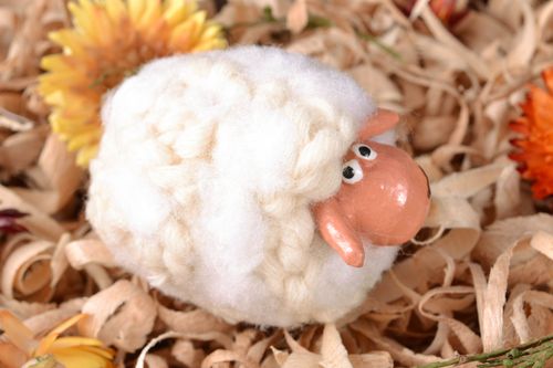 Statuetta montone di carta pesta fatta a mano figurina decorativa originale - MADEheart.com