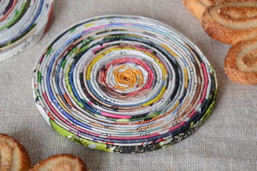 Dessous-de-verre rond en tubes de papier fait main multicolore décor cuisine - MADEheart.com