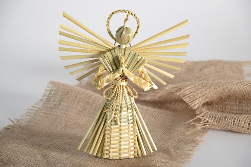 Colgante decorativo artesanal de paja para habitación infantil Ángel custodio - MADEheart.com