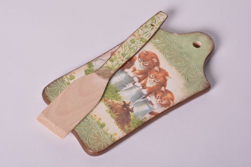 Tabla de cortar y espátula de madera  hecha a mano elementos decorativos - MADEheart.com